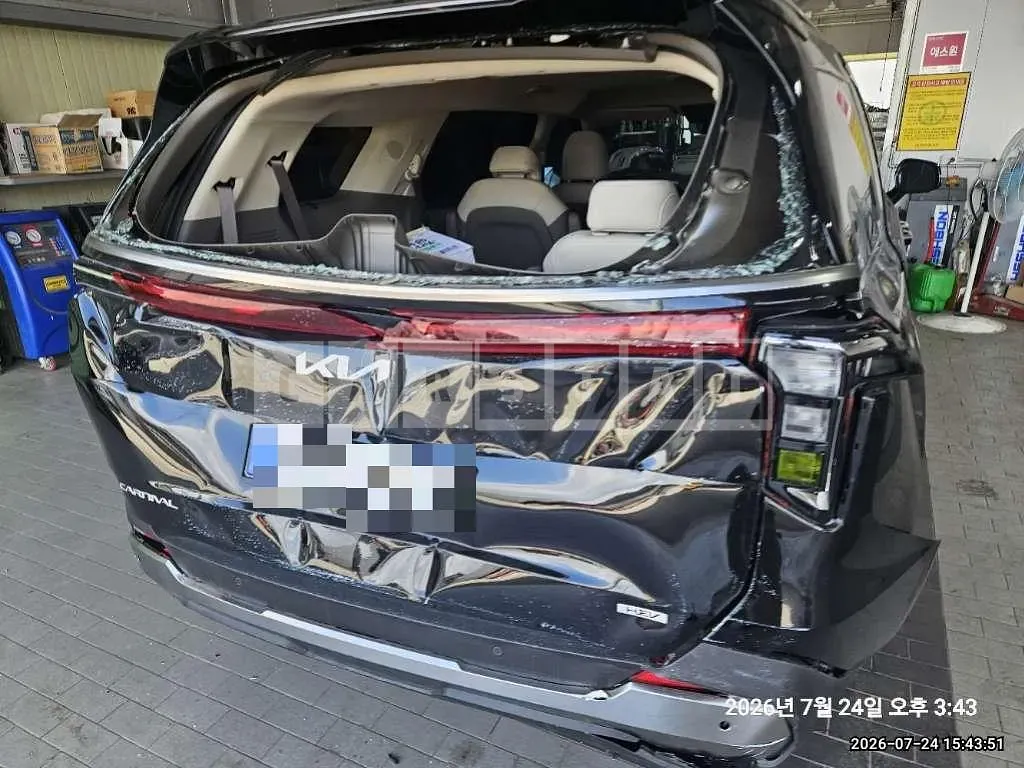 Photo 2 of 19: 2026 Kia Carnival Hybrid 1.6 — Korean insurance auction