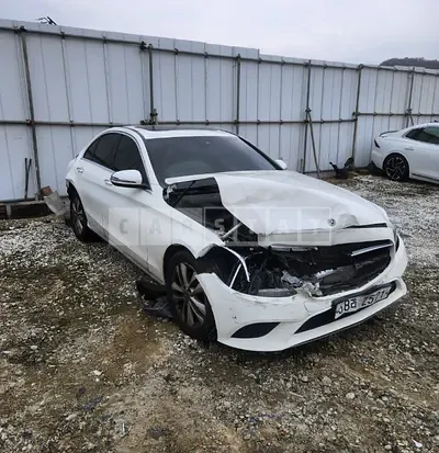 Photo 1 of 8: 2019 Mercedes-Benz C220 d, VIN WDDWF1EB6KR429026 — Korean insurance auction