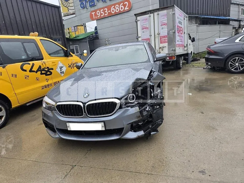 Photo 2 of 14: 2017 BMW 520d, VIN WBAJC3101JWB77246 — Korean insurance auction