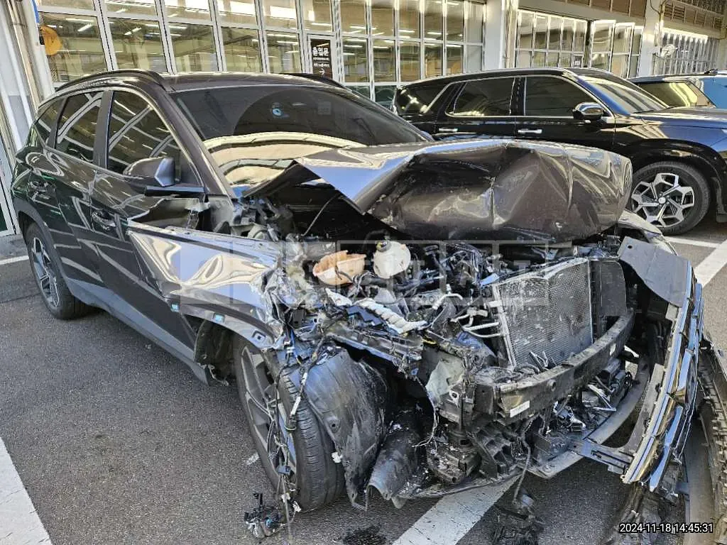 Photo 2 of 17: 2021 Hyundai Tucson — Korean insurance auction