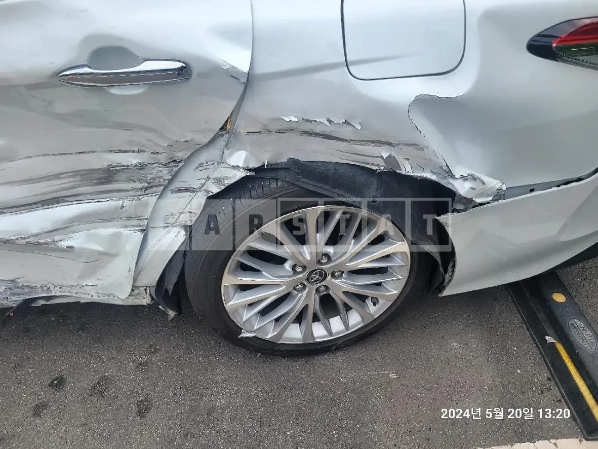 Photo 2 of 9: 2018 Toyota Camry — Korean insurance auction