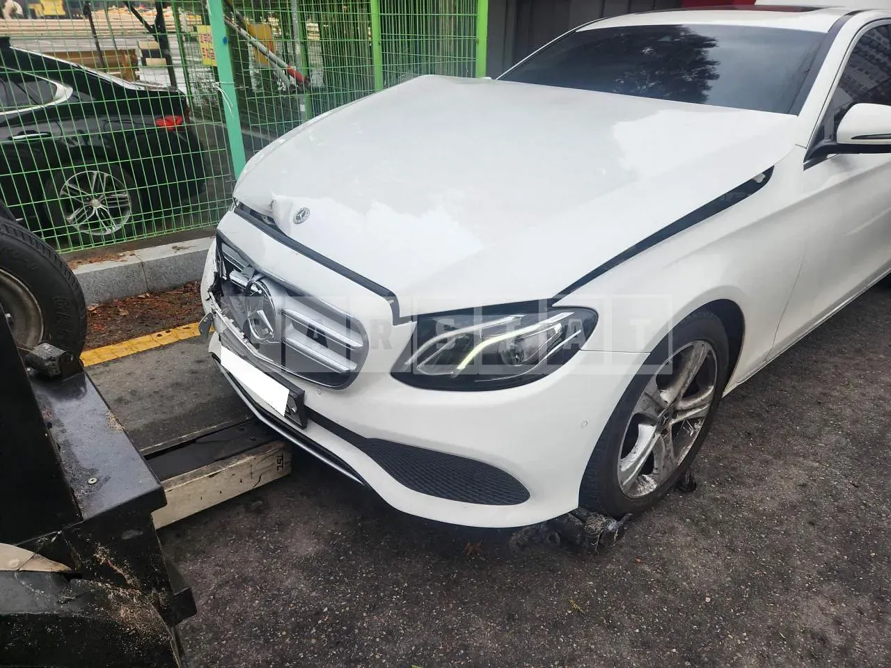 Photo 2 of 10: 2018 Mercedes-Benz E200, VIN WDDZF4CB6JA426447 — Korean insurance auction
