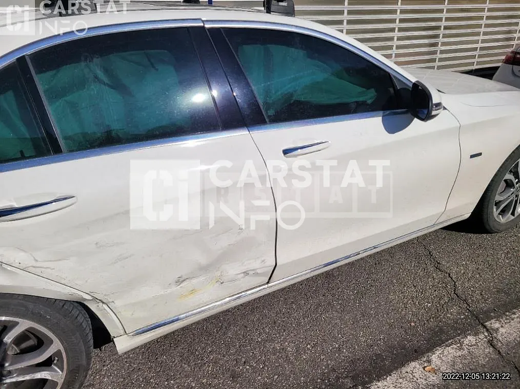 Photo 2 of 16: 2018 Mercedes-Benz C350 e — Korean insurance auction