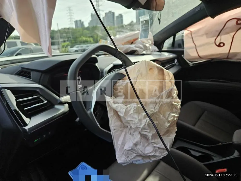 Photo 2 of 15: 2023 Audi Q4 40 e-tron — Korean insurance auction