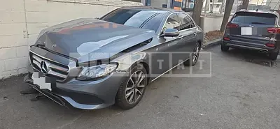 Photo 1 of 8: 2018 Mercedes-Benz E300 4Matic — Korean insurance auction
