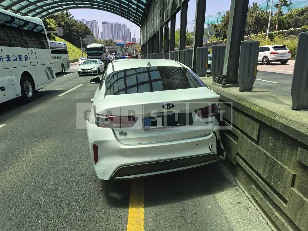 Photo 2 of 10: 2016 Kia K5 2.0 Hybrid — Korean insurance auction