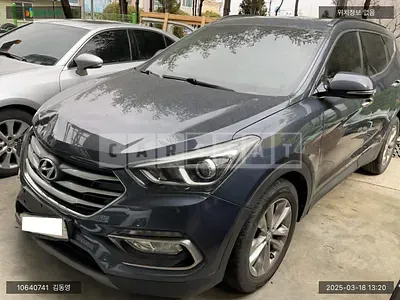 Photo 1 of 12: 2017 Hyundai Santa Fe, VIN KMHSW81UBJU771609 — Korean insurance auction
