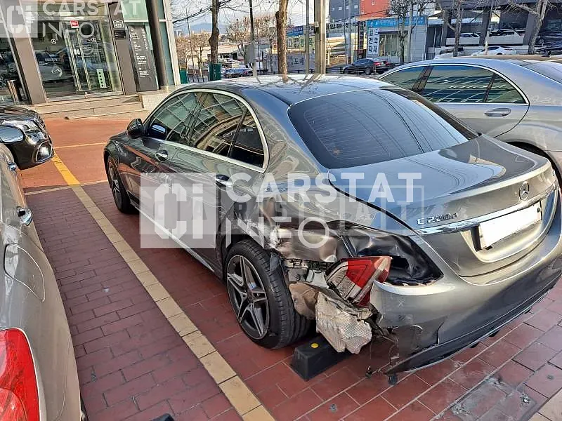 Photo 2 of 17: 2019 Mercedes-Benz C220 d 4Matic, VIN WDDWF1FB5KR469421 — Korean insurance auction
