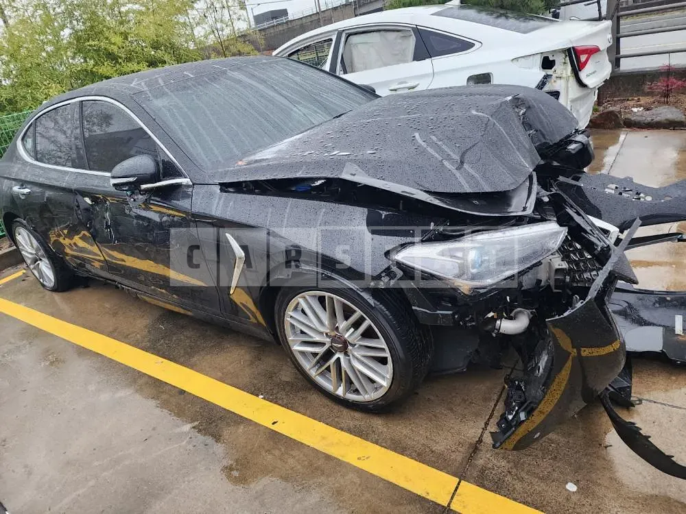 Photo 2 of 17: 2019 Genesis G70, VIN KMTG441BDKU058002 — Korean insurance auction