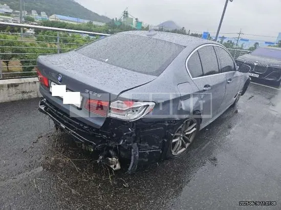 Photo 2 of 12: 2018 BMW 520d — Korean insurance auction