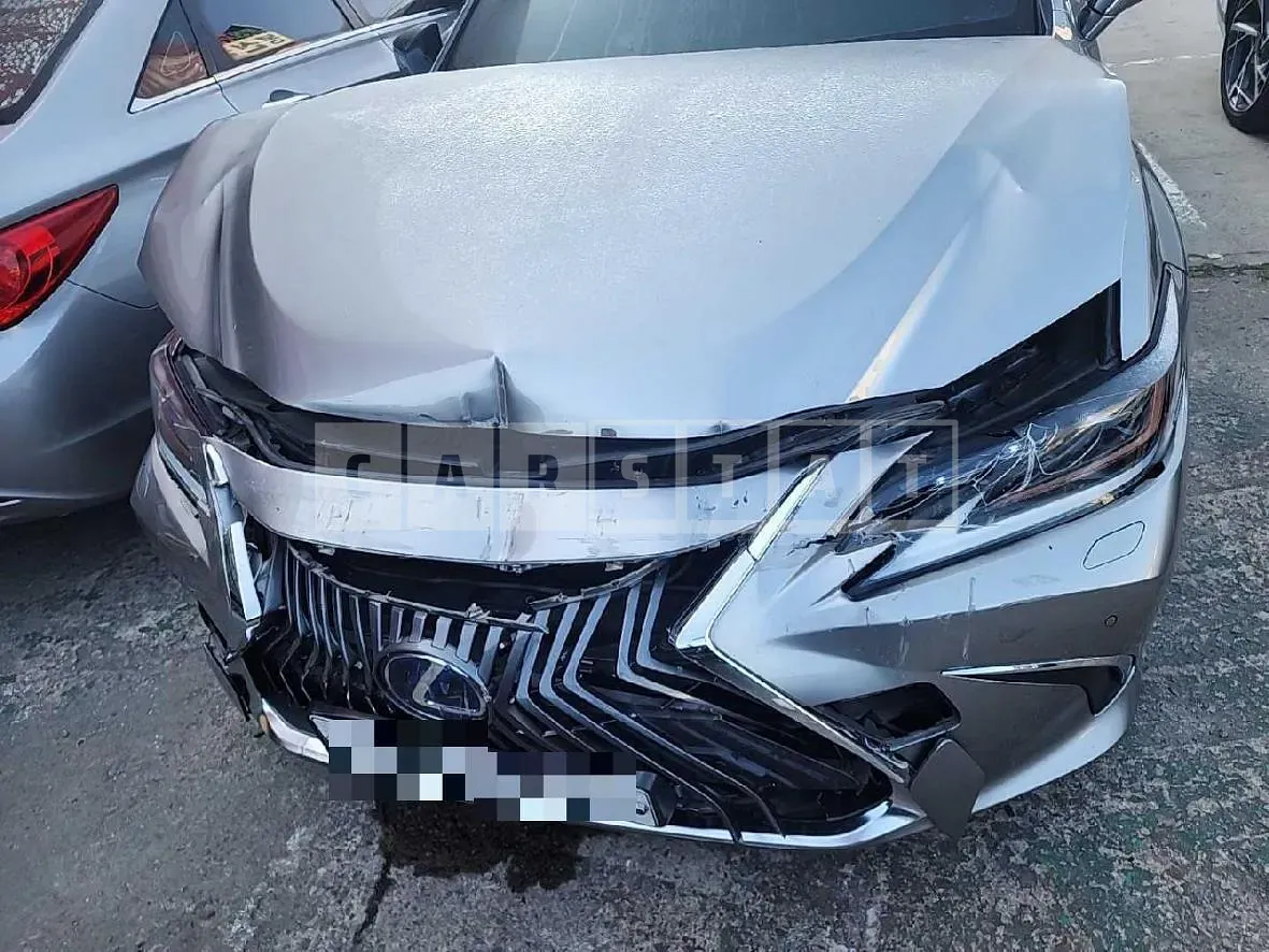 Photo 2 of 15: 2019 Lexus ES300h — Korean insurance auction