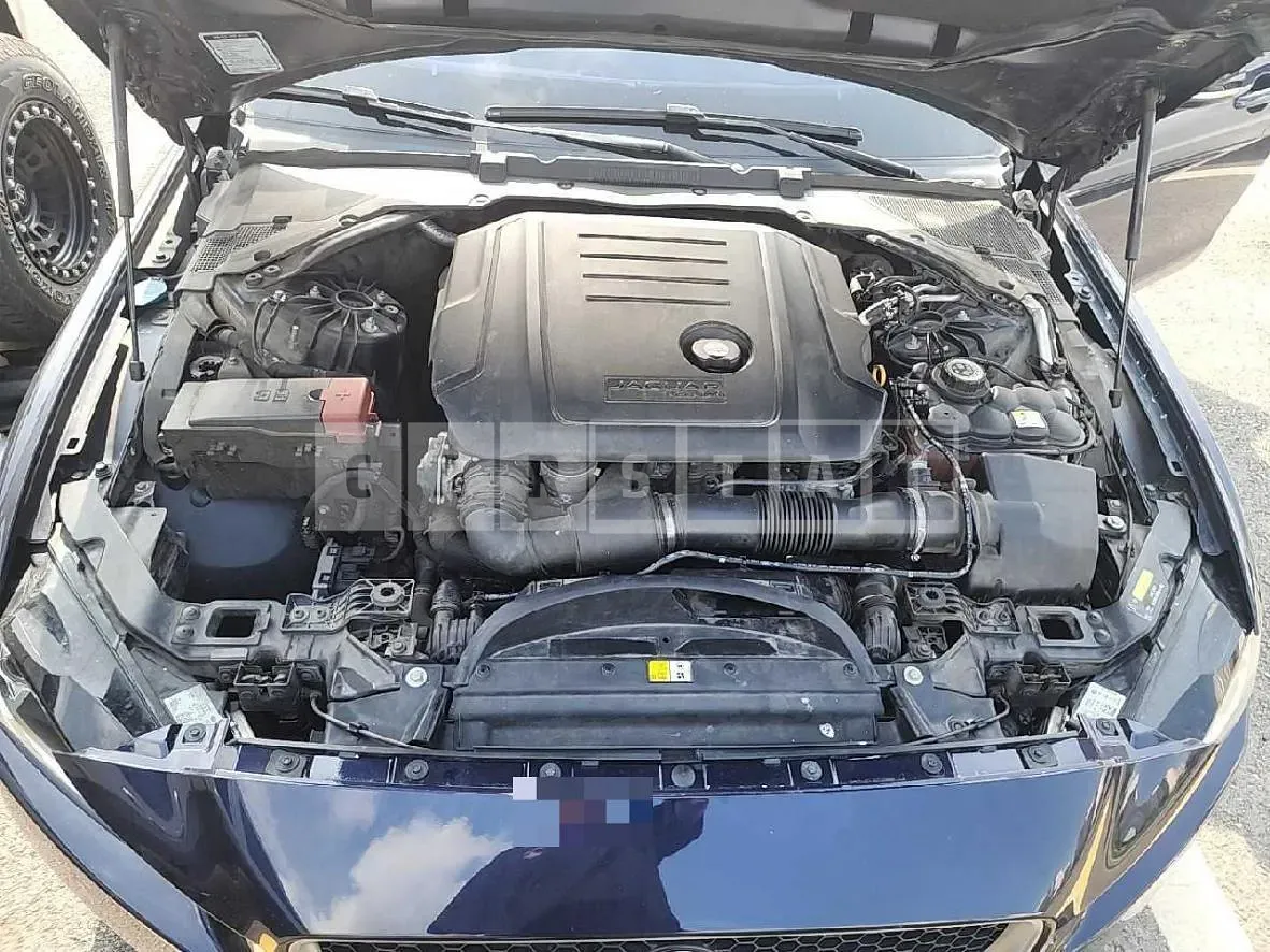 Photo 2 of 24: 2017 Jaguar XE 20d — Korean insurance auction