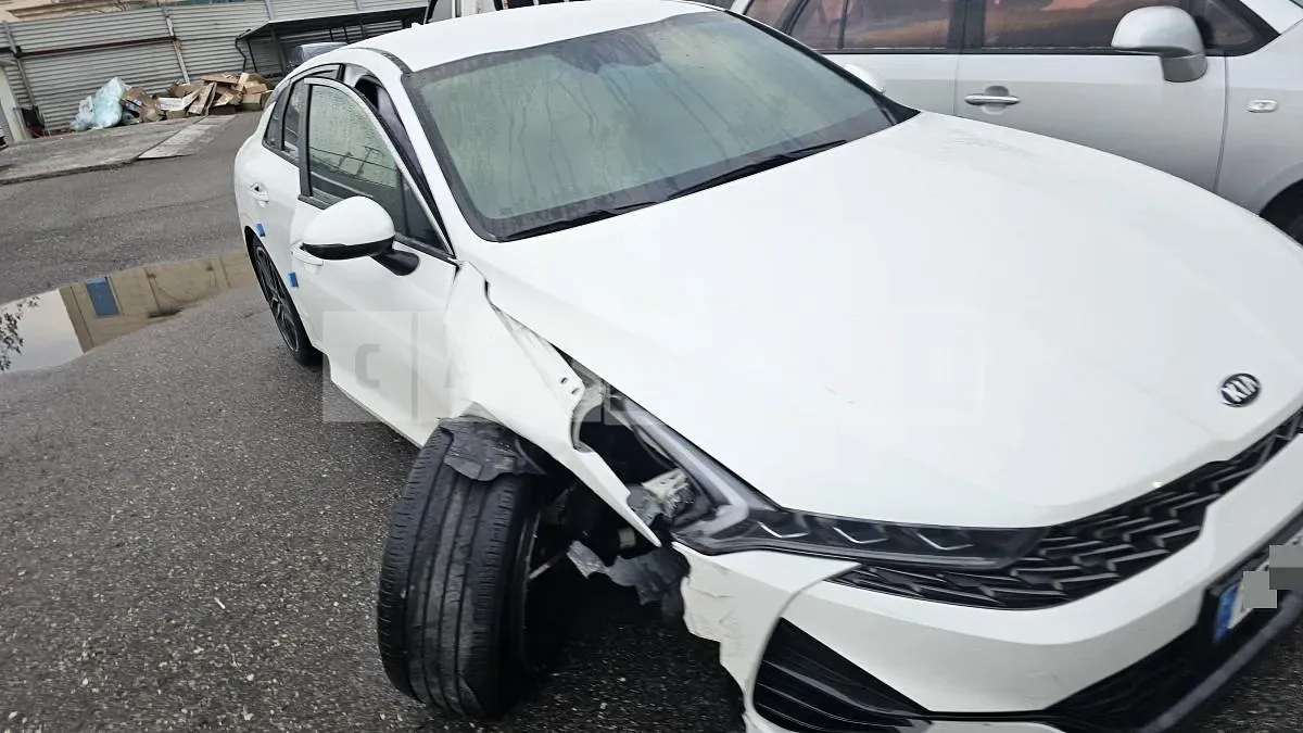 Photo 2 of 14: 2021 Kia K5, VIN KNAG2412BMA148257 — Korean insurance auction
