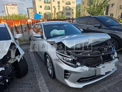 Photo 1 of 8: 2016 Kia K5 — Korean insurance auction