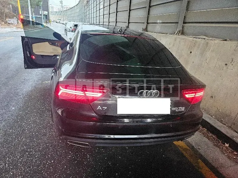 Photo 2 of 13: 2016 Audi A7 50 TDI quattro, VIN WAUZZZ4G5GN095285 — Korean insurance auction