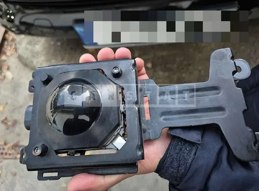 Photo 2 of 3: 2022 Porsche (part) Cayenne E-Hybrid Front Radar Sensor — Korean insurance auction