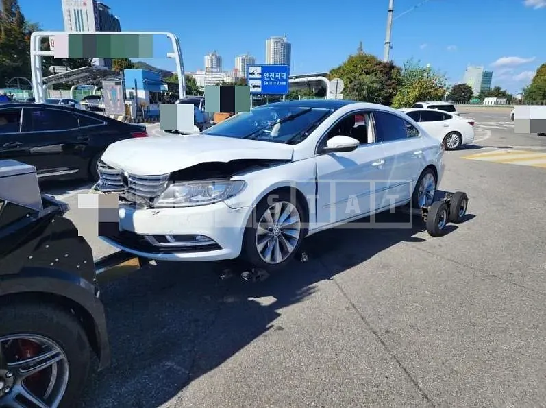 Photo 2 of 5: 2015 Volkswagen CC 2.0 TSI — Korean insurance auction