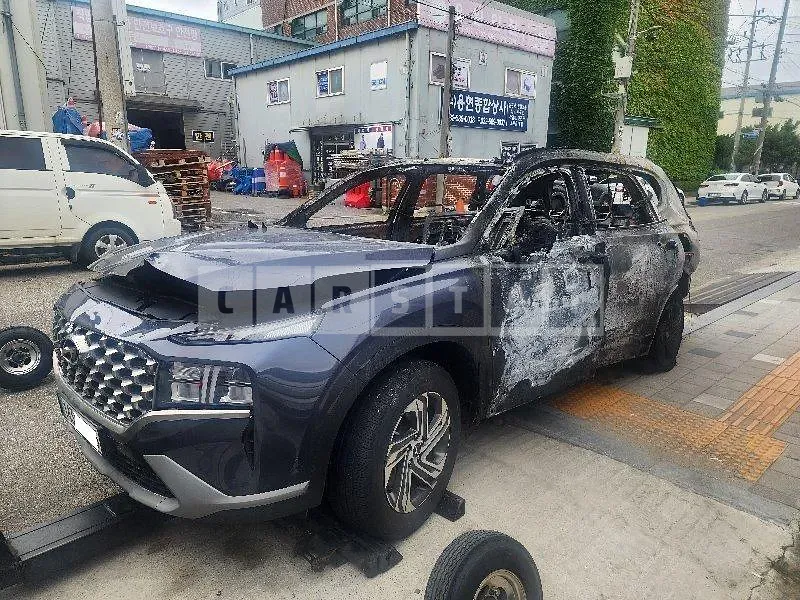 Photo 2 of 15: 2023 Hyundai Santa Fe, VIN KMHS281LGPU468897 — Korean insurance auction