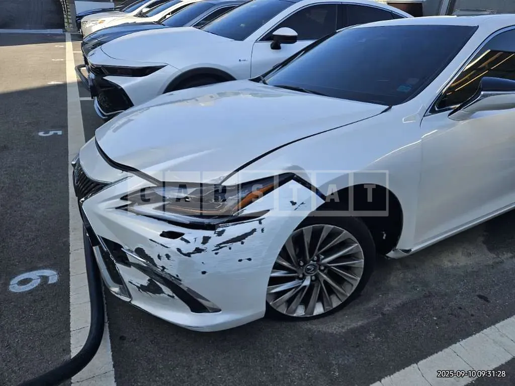 Photo 2 of 15: 2019 Lexus ES300h — Korean insurance auction