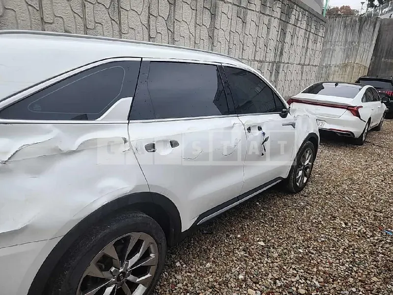 Photo 2 of 14: 2021 Kia Sorento, VIN KNARH81BGMA053240 — Korean insurance auction