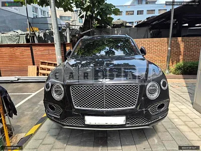 Photo 1 of 13: 2017 Bentley Bentayga, VIN SJAAC14V5HC014379 — Korean insurance auction