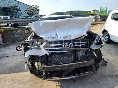 Photo 1 of 11: 2016 Hyundai Santa Fe, VIN KMHSW81UBGU700005 — Korean insurance auction