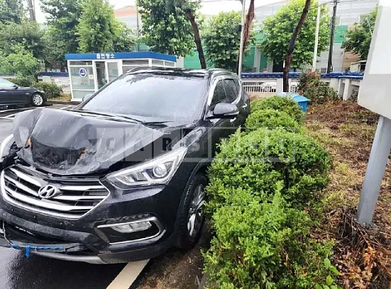 Photo 2 of 12: 2018 Hyundai Santa Fe, VIN KMHSW81UBJU861264 — Korean insurance auction