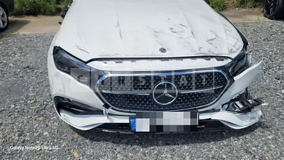 Photo 1 of 33: 2024 Mercedes-Benz E300 4Matic — Korean insurance auction