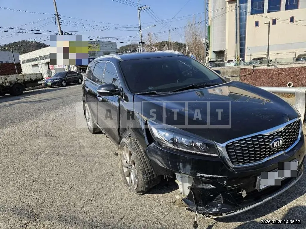 Photo 2 of 11: 2017 Kia Sorento 4WD — Korean insurance auction