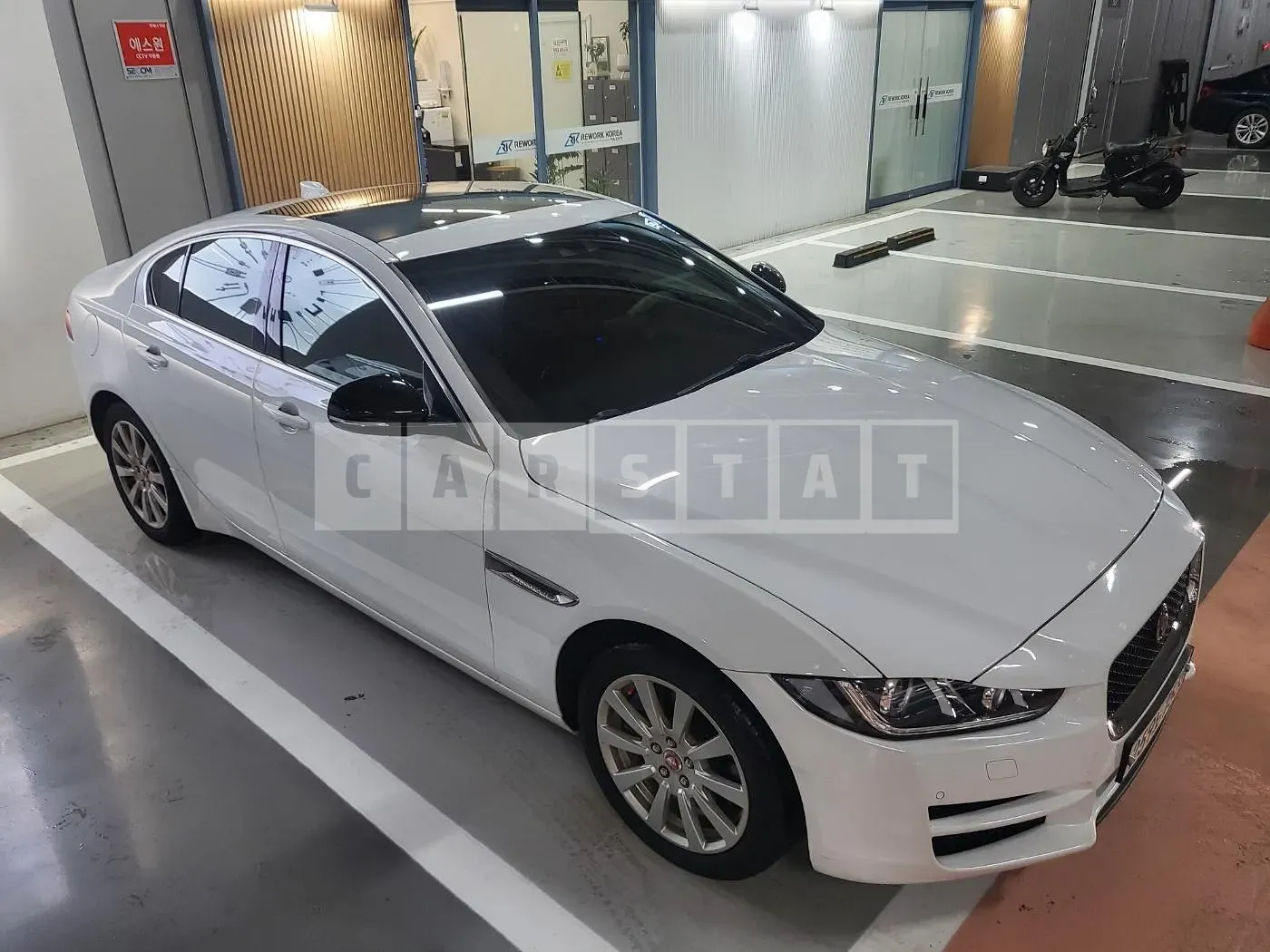 Photo 2 of 12: 2017 Jaguar XE 2.0 20d AWD Prestige, VIN SAJAA4BN7HA956889 — Korean insurance auction
