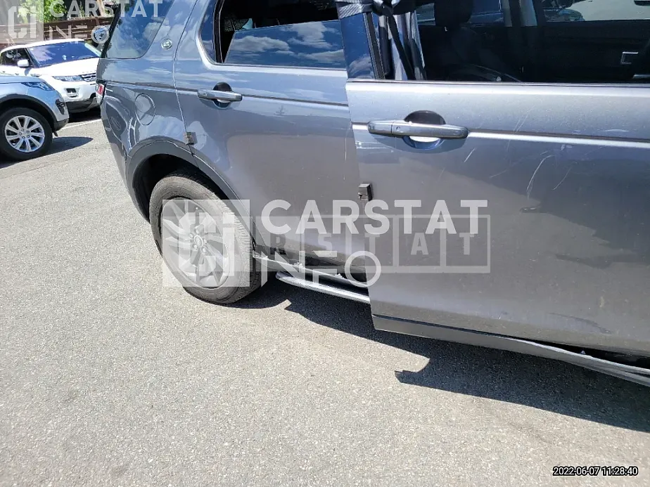 Photo 2 of 53: 2018 Land Rover Discovery Sports 2.0d, VIN SALCA2BN6JH758614 — Korean insurance auction
