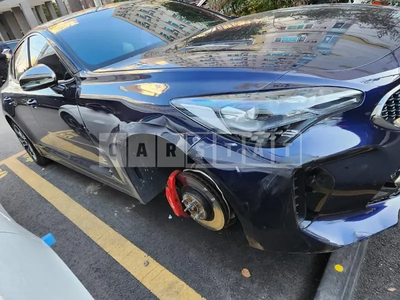 Photo 2 of 9: 2018 Kia Stinger, VIN KNAE651BDKS042401 — Korean insurance auction