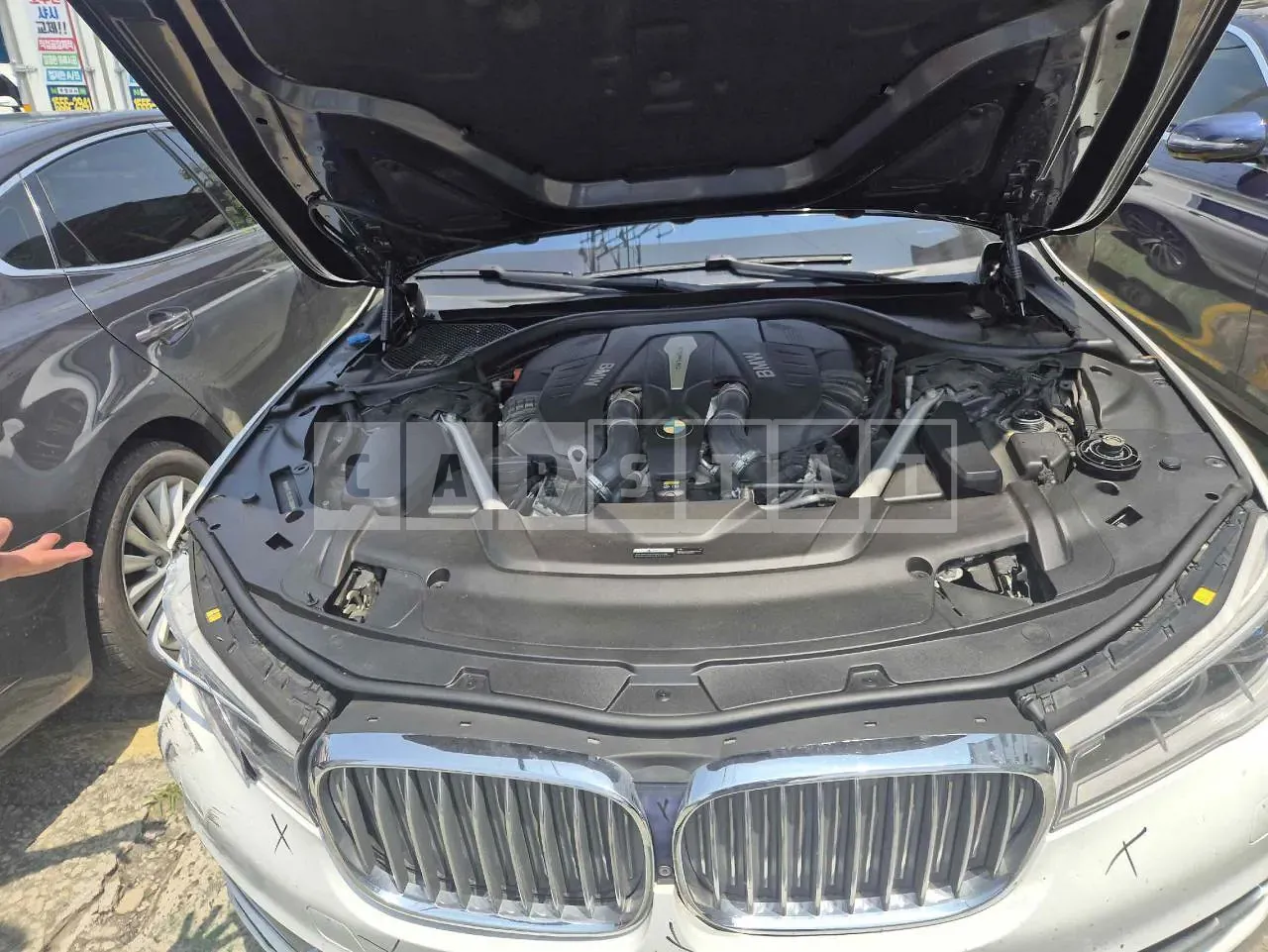 Photo 2 of 19: 2018 BMW 750Li xDrive, VIN WBA7F2103JB235809 — Korean insurance auction