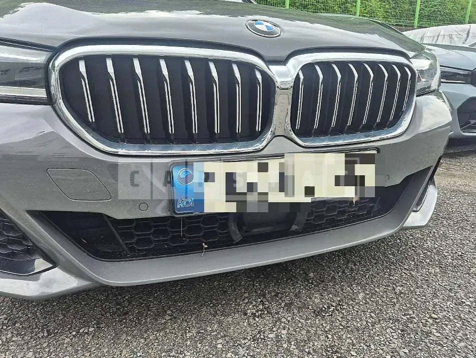 Photo 2 of 7: 2021 BMW 520i — Korean insurance auction
