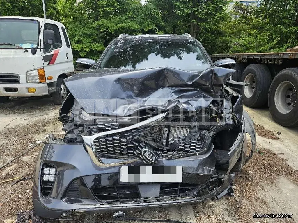 Photo 2 of 33: 2018 Kia Sorento — Korean insurance auction