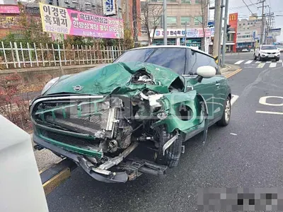 Photo 1 of 4: 2020 MINI Cooper — Korean insurance auction