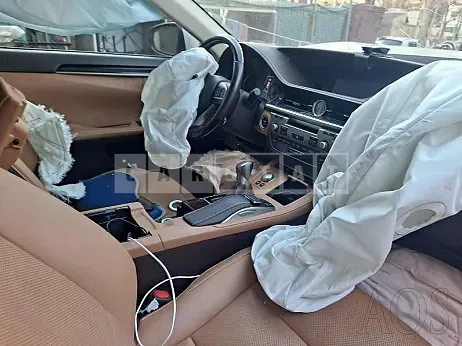 Photo 2 of 21: 2017 Lexus ES300h, VIN JTHBW1GG1H2133641 — Korean insurance auction
