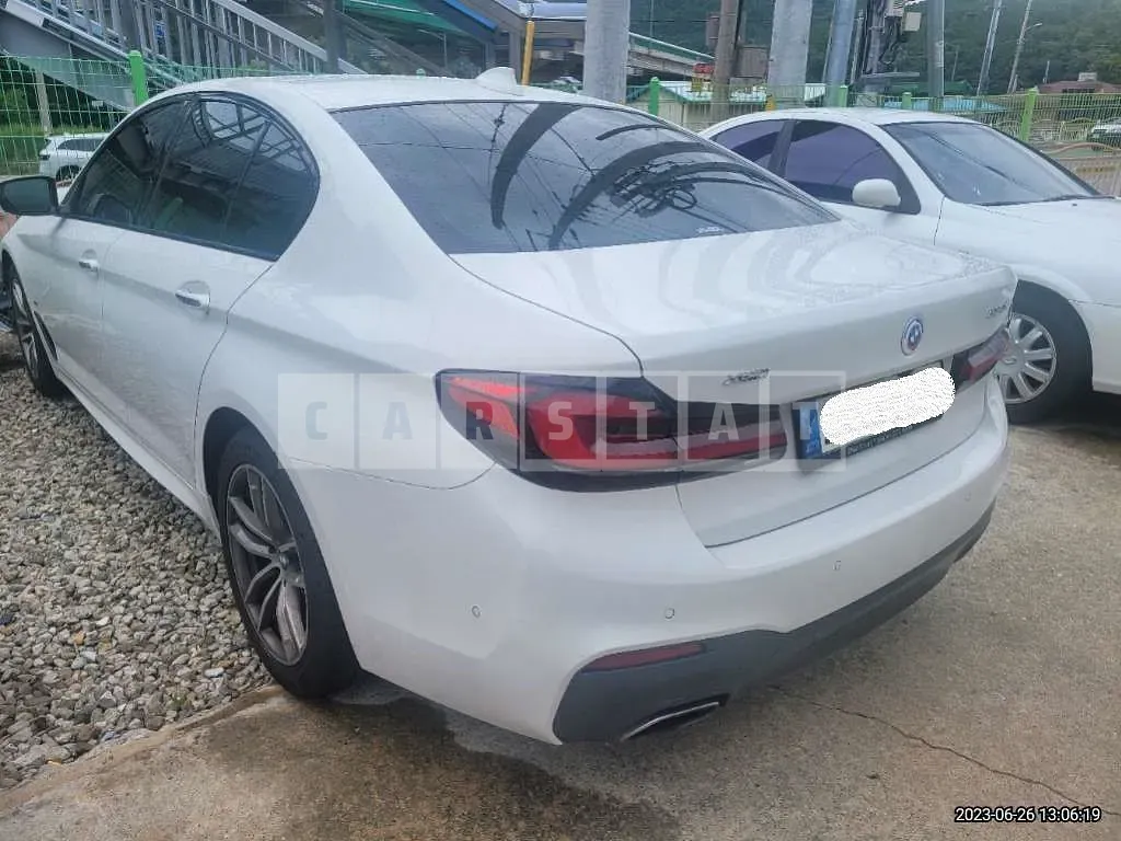 Photo 2 of 11: 2017 BMW 530i xDrive, VIN WBAJD9101HWA92028 — Korean insurance auction