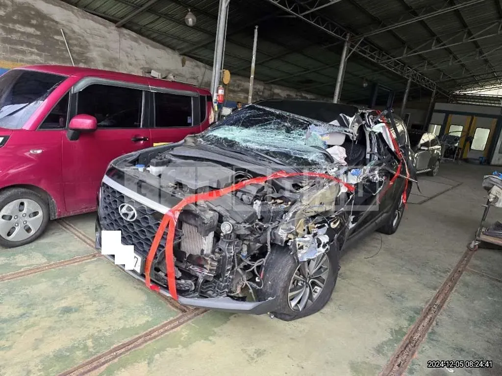 Photo 2 of 4: 2019 Hyundai Santa Fe — Korean insurance auction