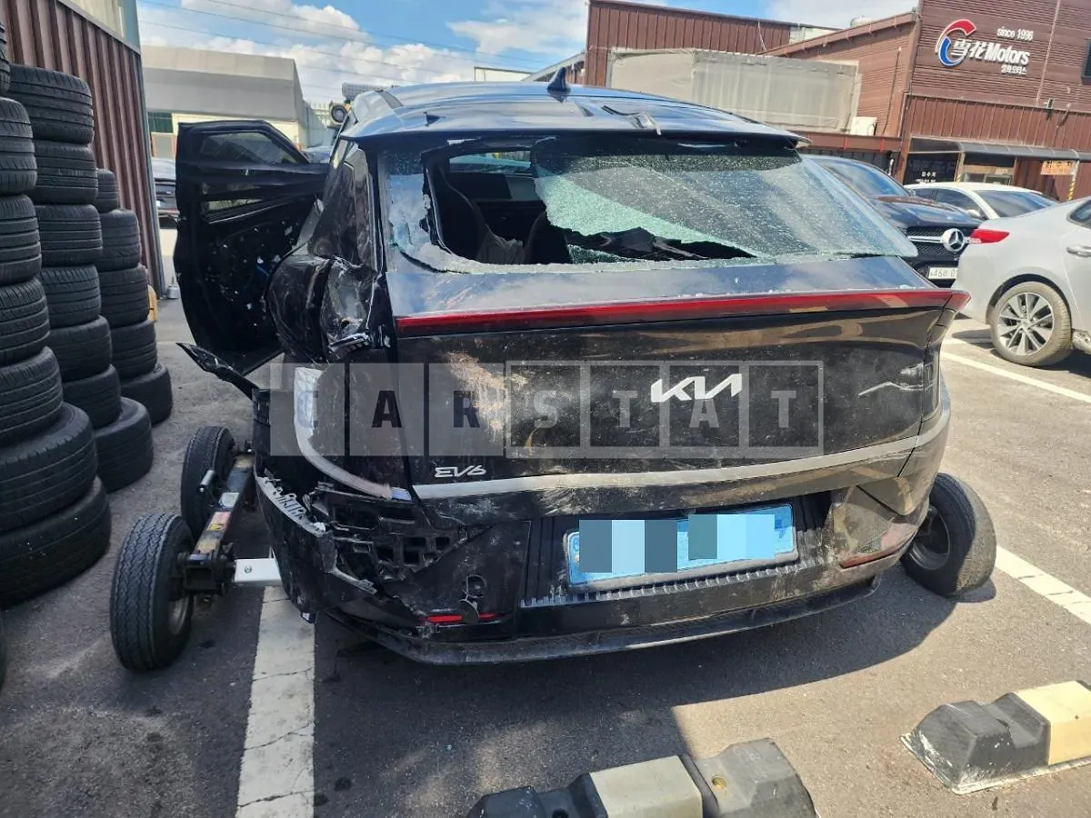 Photo 2 of 12: 2022 Kia EV6 Long Range — Korean insurance auction