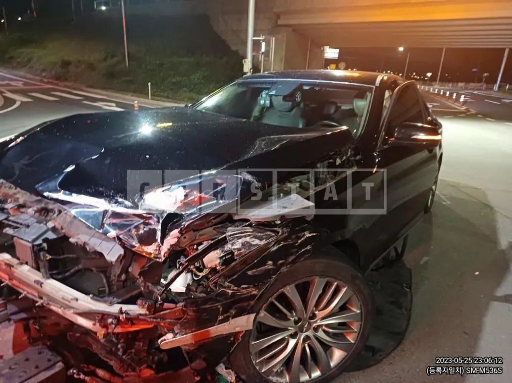 Photo 3 of 3: 2015 Genesis 3.3 — Korean insurance auction