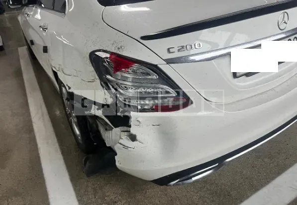 Photo 2 of 12: 2017 Mercedes-Benz C 200, VIN WDDWF4CBXHF509458 — Korean insurance auction