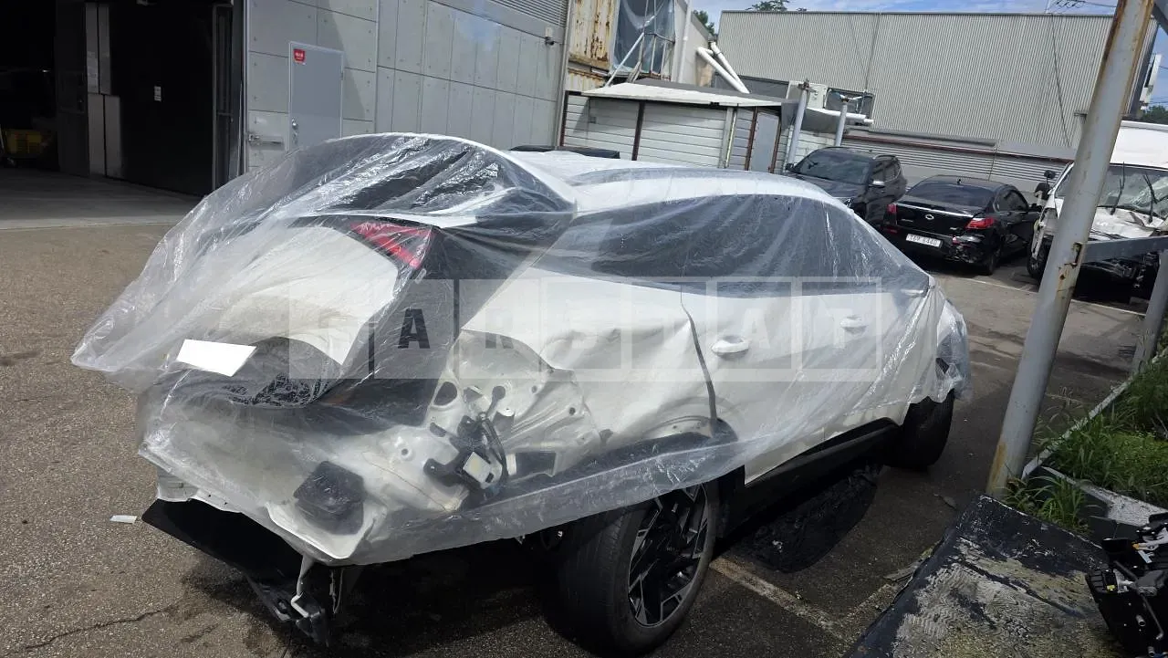 Photo 2 of 33: 2024 Kia Sportage, VIN KNAPV81BGRK366008 — Korean insurance auction