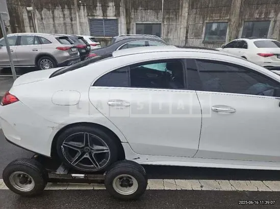 Photo 2 of 19: 2019 Mercedes-Benz CLS300d — Korean insurance auction