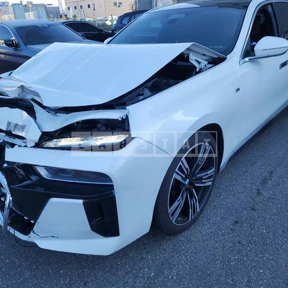 Photo 2 of 8: 2023 BMW i7 xDrive 60, VIN WBY51EJ00PCN72319 — Korean insurance auction