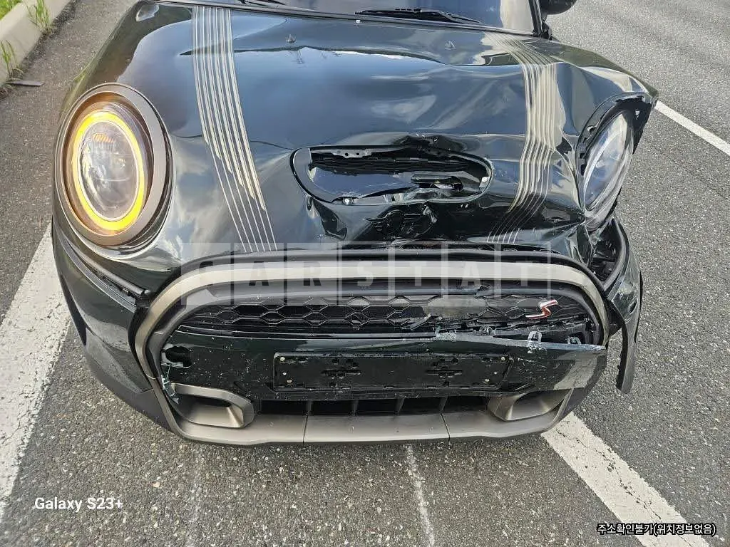 Photo 2 of 33: 2023 MINI Cooper S Five-Door, VIN WMW61DK08P2T06368 — Korean insurance auction