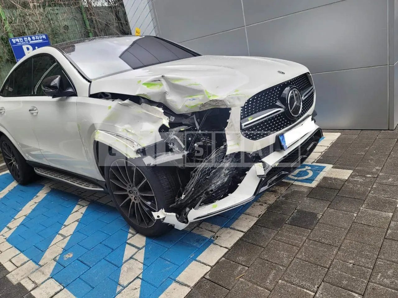 Photo 2 of 29: 2022 Mercedes-Benz GLE400 d 4Matic Coupe, VIN W1NFD2DB2NA738592 — Korean insurance auction
