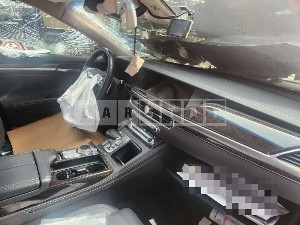 Photo 2 of 10: 2019 Genesis G90 3.8 — Korean insurance auction