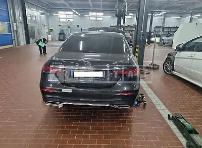 Photo 1 of 17: 2021 Mercedes-Benz E220 d 4Matic, VIN W1KZF0FB5MA984475 — Korean insurance auction