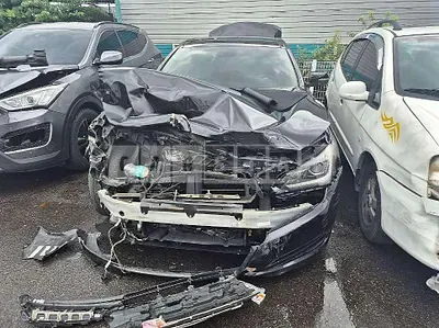 Photo 1 of 26: 2015 Genesis — Korean insurance auction